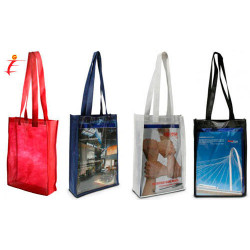 Borsa in TNT con un lato trasparente. Borsa in TNT con un lato trasparente.